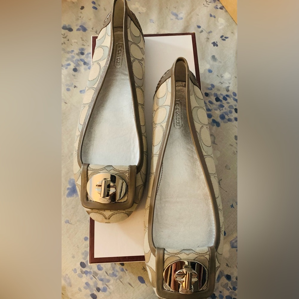 Beautiful Coach Flats!